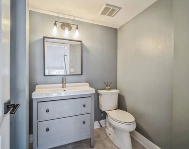 933 W Essex Place - Photo Thumbnail 6