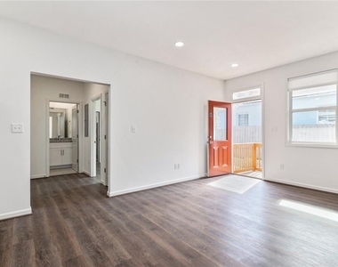 1060 Grant Way Se - Photo Thumbnail 5
