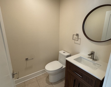 444 N State Street - Photo Thumbnail 4
