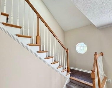 580 Windsor Street Sw - Photo Thumbnail 6