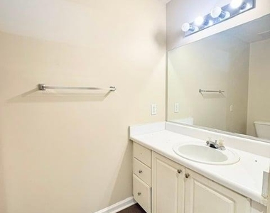 580 Windsor Street Sw - Photo Thumbnail 9