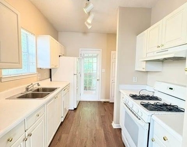 580 Windsor Street Sw - Photo Thumbnail 2