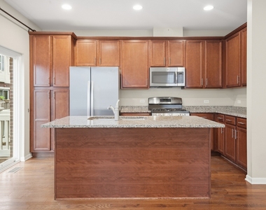 200 Concord Court - Photo Thumbnail 6
