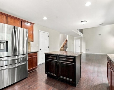 5335 Redfield Way - Photo Thumbnail 8