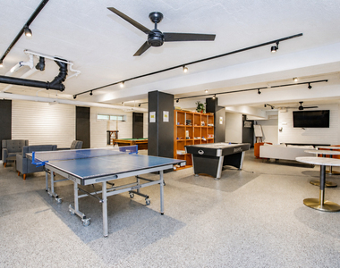 4980 N Marine Drive - Photo Thumbnail 6