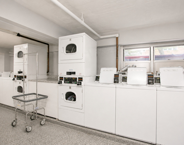4980 N Marine Drive - Photo Thumbnail 8