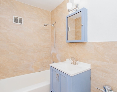 4980 N Marine Drive - Photo Thumbnail 5