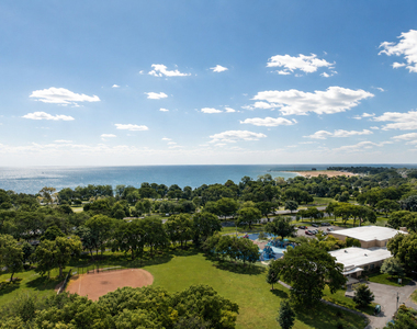 4980 N Marine Drive - Photo Thumbnail 10