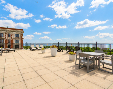 4980 N Marine Drive - Photo Thumbnail 9