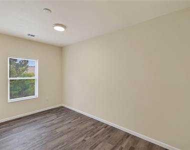 160 Janney Circle - Photo Thumbnail 17