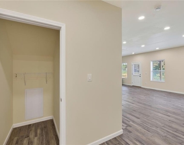 160 Janney Circle - Photo Thumbnail 12