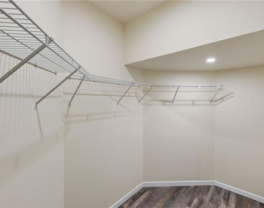 160 Janney Circle - Photo Thumbnail 7