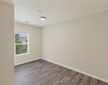160 Janney Circle - Photo Thumbnail 16