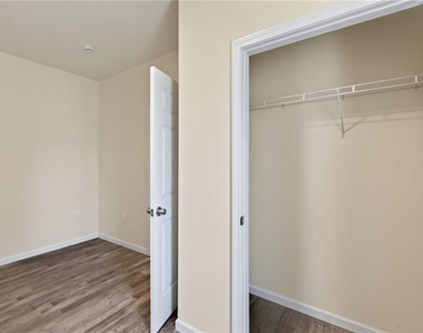 160 Janney Circle - Photo Thumbnail 20