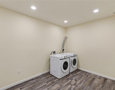 160 Janney Circle - Photo Thumbnail 9