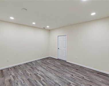 160 Janney Circle - Photo Thumbnail 2