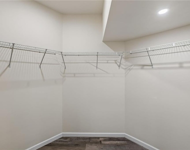 160 Janney Circle - Photo Thumbnail 6