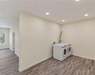 160 Janney Circle - Photo Thumbnail 8
