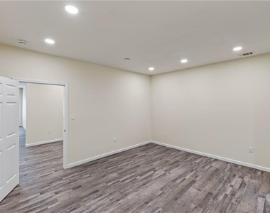 160 Janney Circle - Photo Thumbnail 5