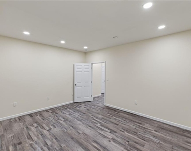 160 Janney Circle - Photo Thumbnail 4