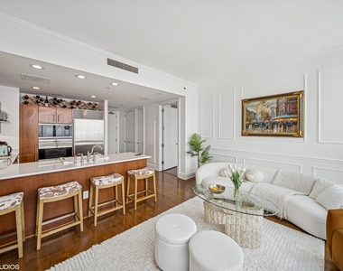 401 N Wabash Avenue - Photo Thumbnail 2