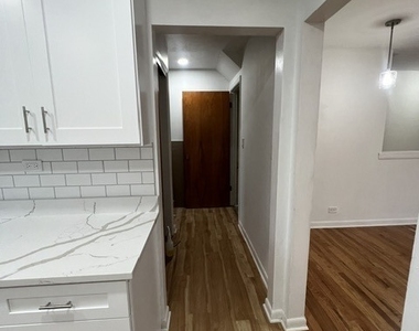 7229 N Campbell Avenue - Photo Thumbnail 7