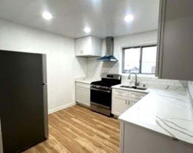 7229 N Campbell Avenue - Photo Thumbnail 4