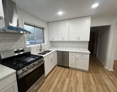 7229 N Campbell Avenue - Photo Thumbnail 6