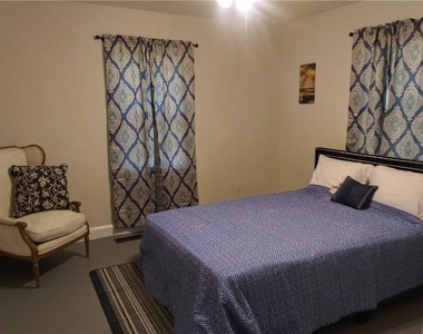 3631 W Napier Avenue - Photo Thumbnail 9
