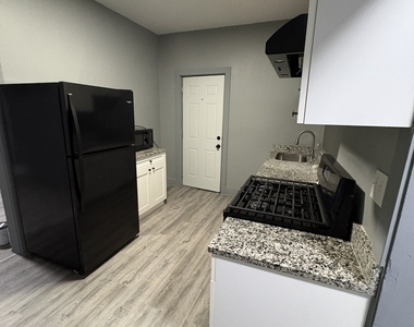 303 Stone Street - Photo Thumbnail 3