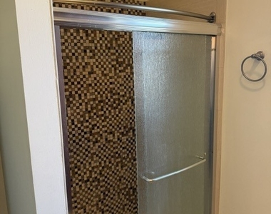 1230 W North Shore Avenue - Photo Thumbnail 5