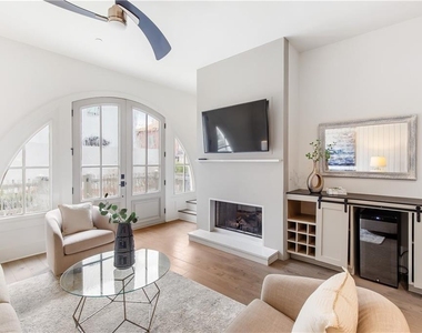 365 Sage Lane - Photo Thumbnail 4