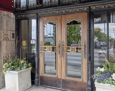 728 W Jackson Boulevard - Photo Thumbnail 1