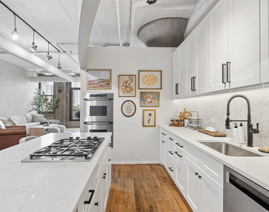 728 W Jackson Boulevard - Photo Thumbnail 5