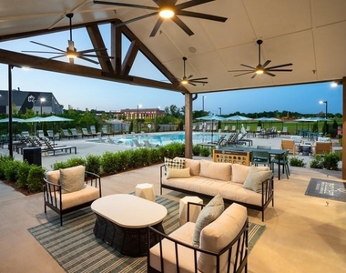 2800 Foxfield Parkway - Photo Thumbnail 3