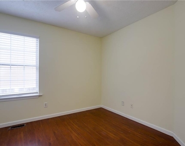 4033 Oak Glenn Drive - Photo Thumbnail 13
