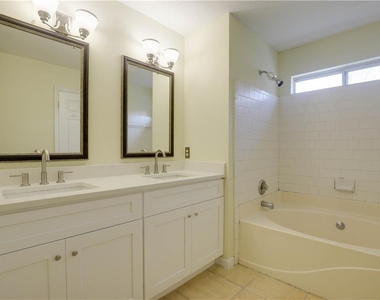 4033 Oak Glenn Drive - Photo Thumbnail 16