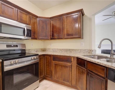4033 Oak Glenn Drive - Photo Thumbnail 9