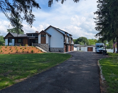 675 W Gilbert Road - Photo Thumbnail 1