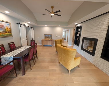 675 W Gilbert Road - Photo Thumbnail 14