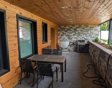 675 W Gilbert Road - Photo Thumbnail 9