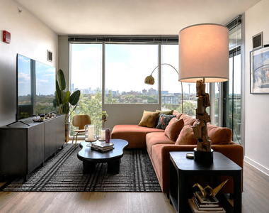 3740 N Halsted Street - Photo Thumbnail 2