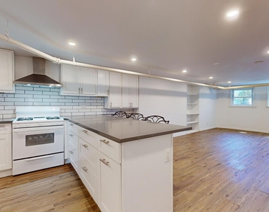8912 Ewing Avenue - Photo Thumbnail 4
