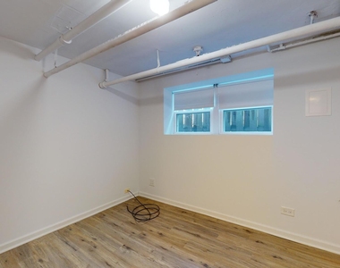8912 Ewing Avenue - Photo Thumbnail 11