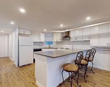 8912 Ewing Avenue - Photo Thumbnail 3