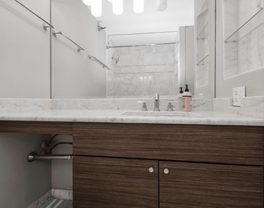 401 E Ontario Street - Photo Thumbnail 14
