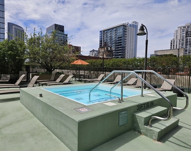 400 N La Salle Drive - Photo Thumbnail 17