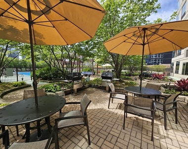 400 N La Salle Drive - Photo Thumbnail 18
