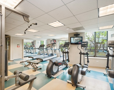 400 N La Salle Drive - Photo Thumbnail 15