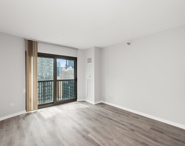 400 N La Salle Drive - Photo Thumbnail 5